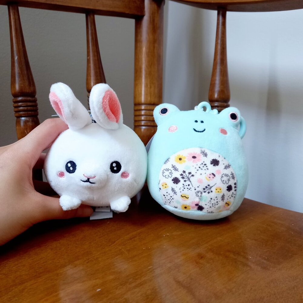 2 New Keychains With Tags - Picture 1 of 7